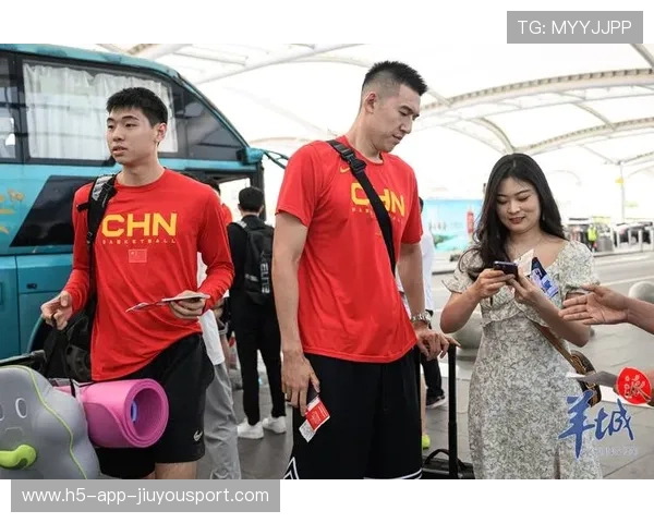 中国男篮再度出征世界舞台，中国男篮又一巨无霸