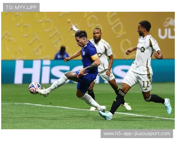 切尔西边后卫前插传中，后点推射擦柱，切尔西著名边后卫